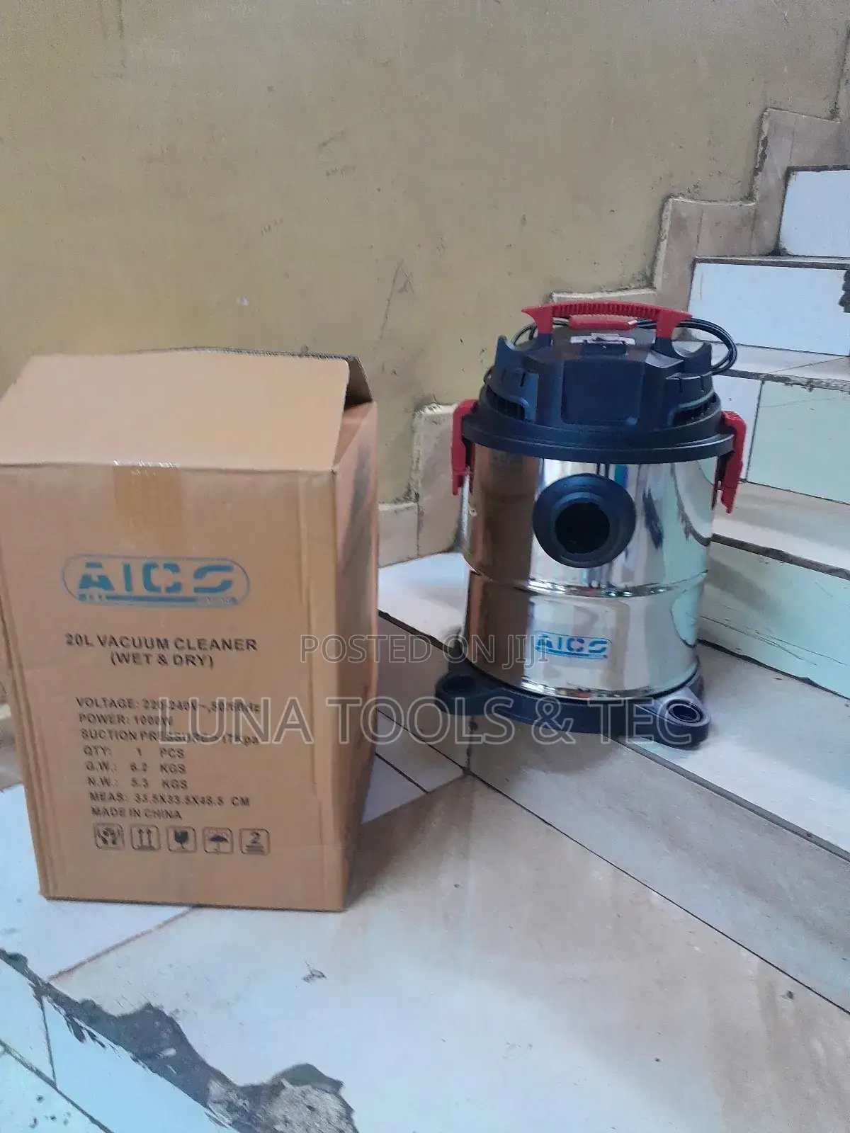Vacuum Cleaner,.20 Litres/ Wet and Dry