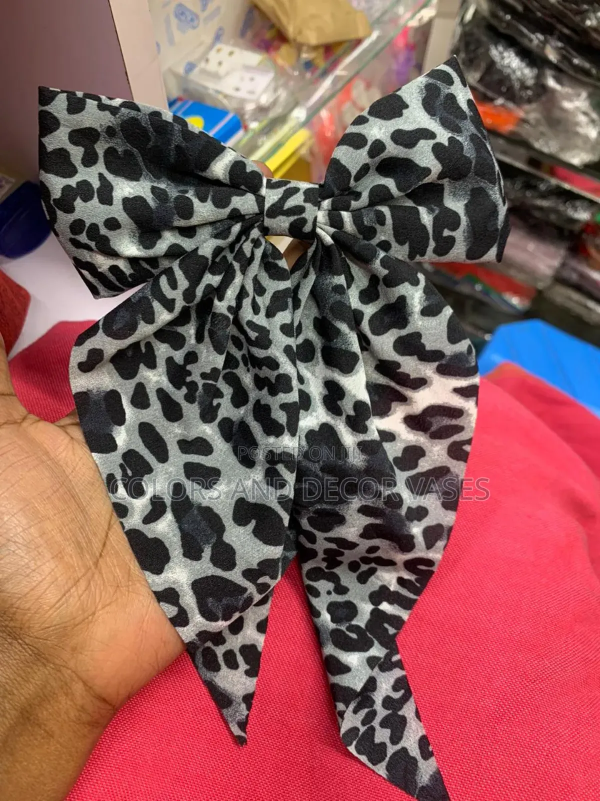 Bow Black and White