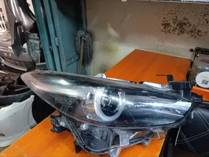 Axela 2017 Headlight Zenon Inbuilt No7