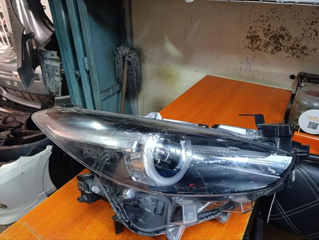 Axela 2017 Headlight Zenon Inbuilt No7