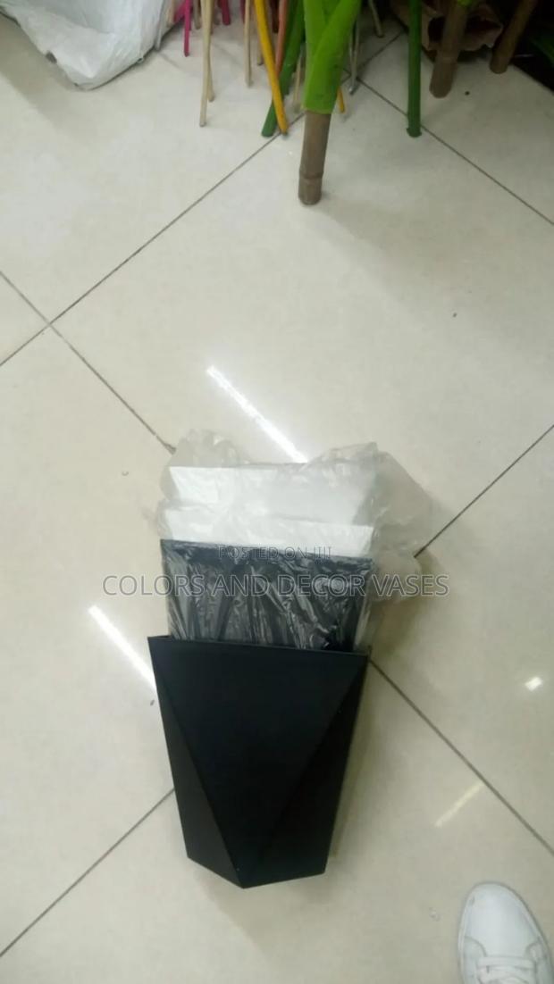 4 Litres Vases in Black and White