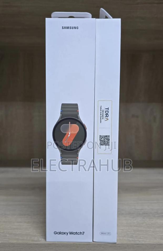 Samsung Galaxy Watch 7 44mm LTE New Sealed in a Shop
