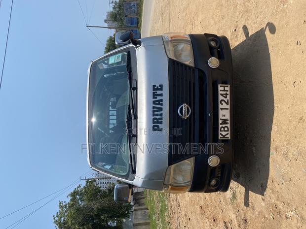 Nissan Caravan (Urvan) 2000 Silver - thumbnail 2