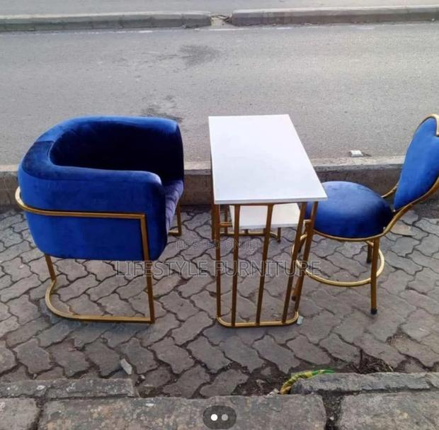 Manicure Table and Seats - main view