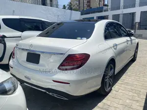Mercedes-Benz E200 2018 Pearl