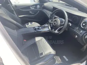 Mercedes-Benz E200 2018 Pearl