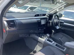 Toyota Hilux 2018 Off white