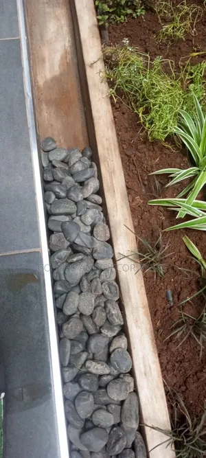 Decorative Black Stones for Outdoor Decor in Stock