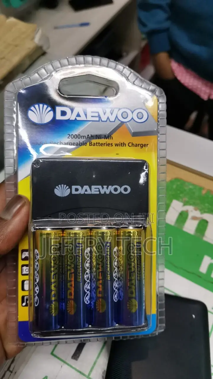 Daewoo Rechargeable Battery 2000mah Ni-Mh AAX4 With Charger