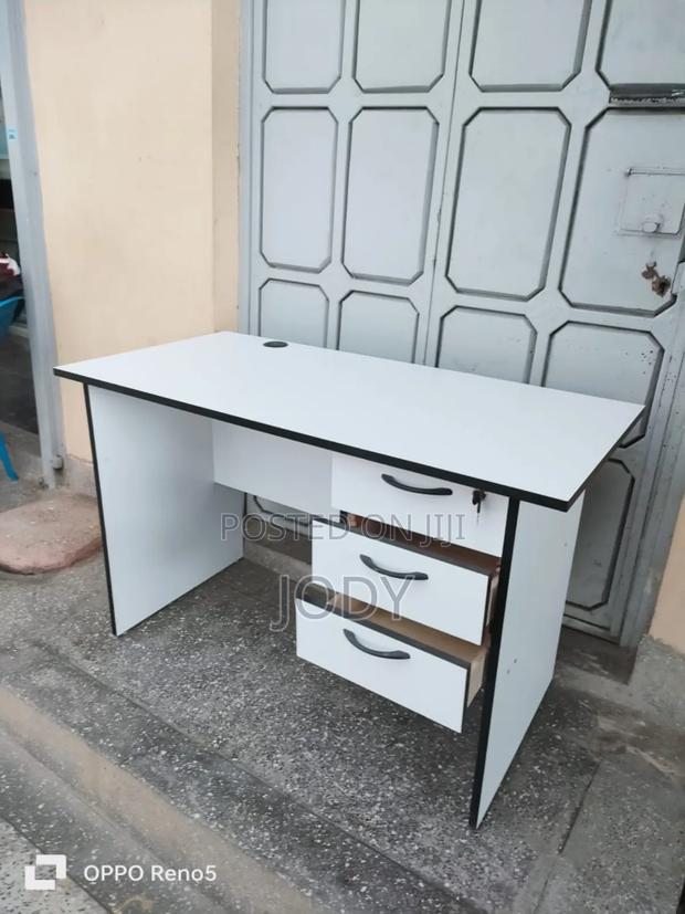 Modern Office Desk - main view