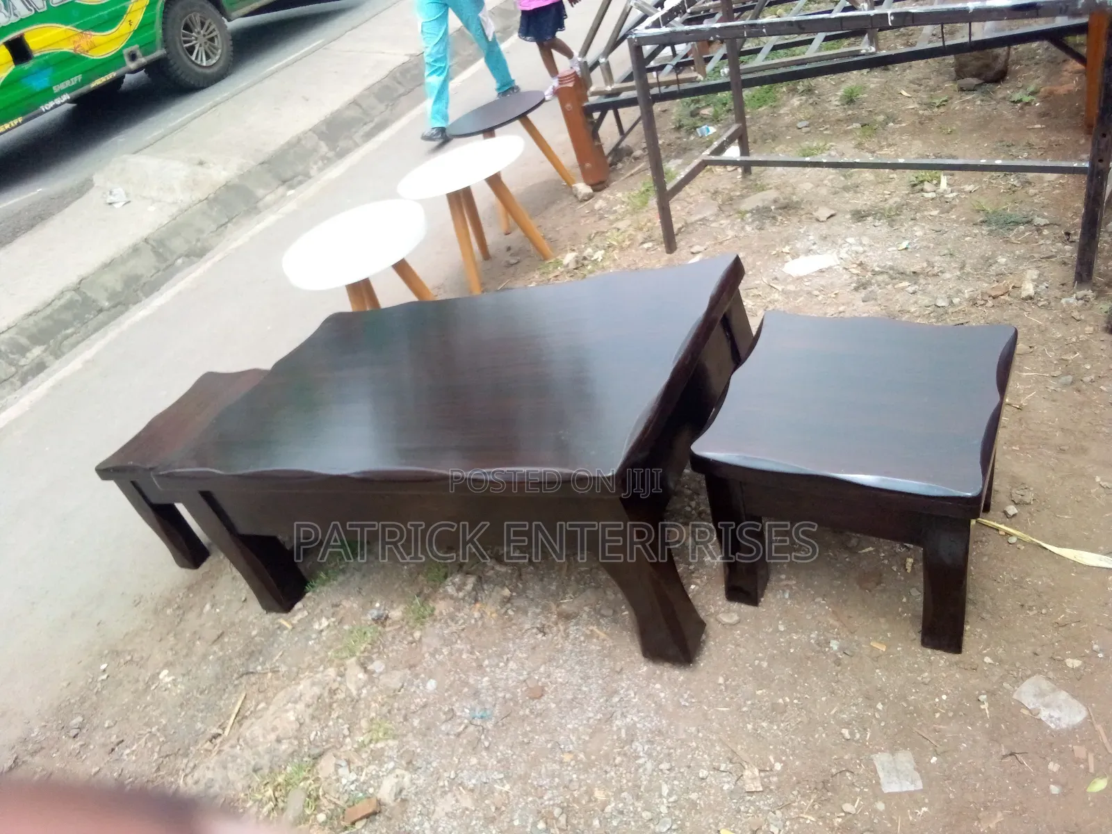 Modern Wooden Coffee Table With 2 Stools