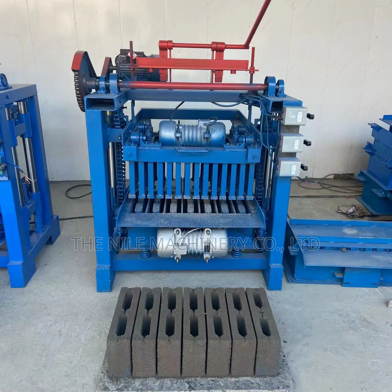 Hollow Block Machine With a 8 Inches Qt4-24