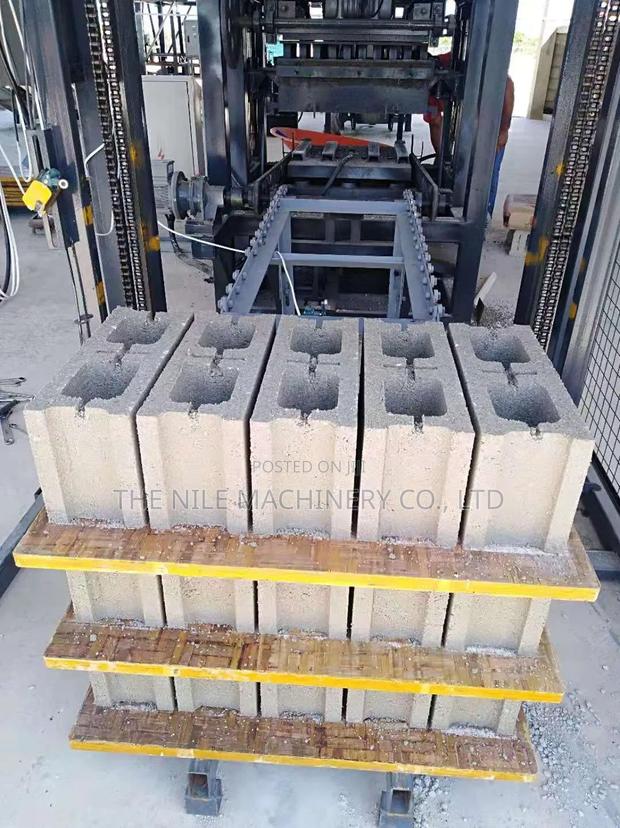 Electric Or Diesel Concrete Hollow Block Making Machine - main view