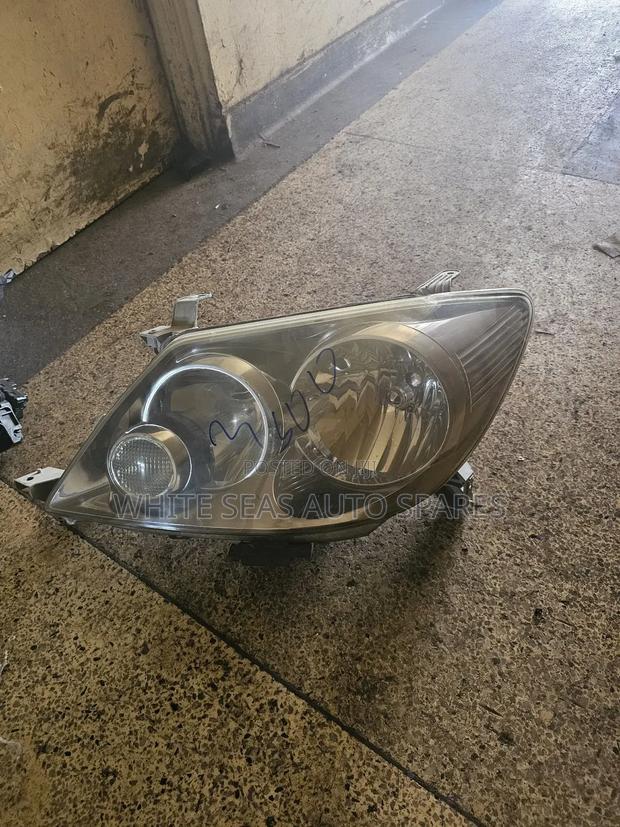 Headlight Fortuner 2005