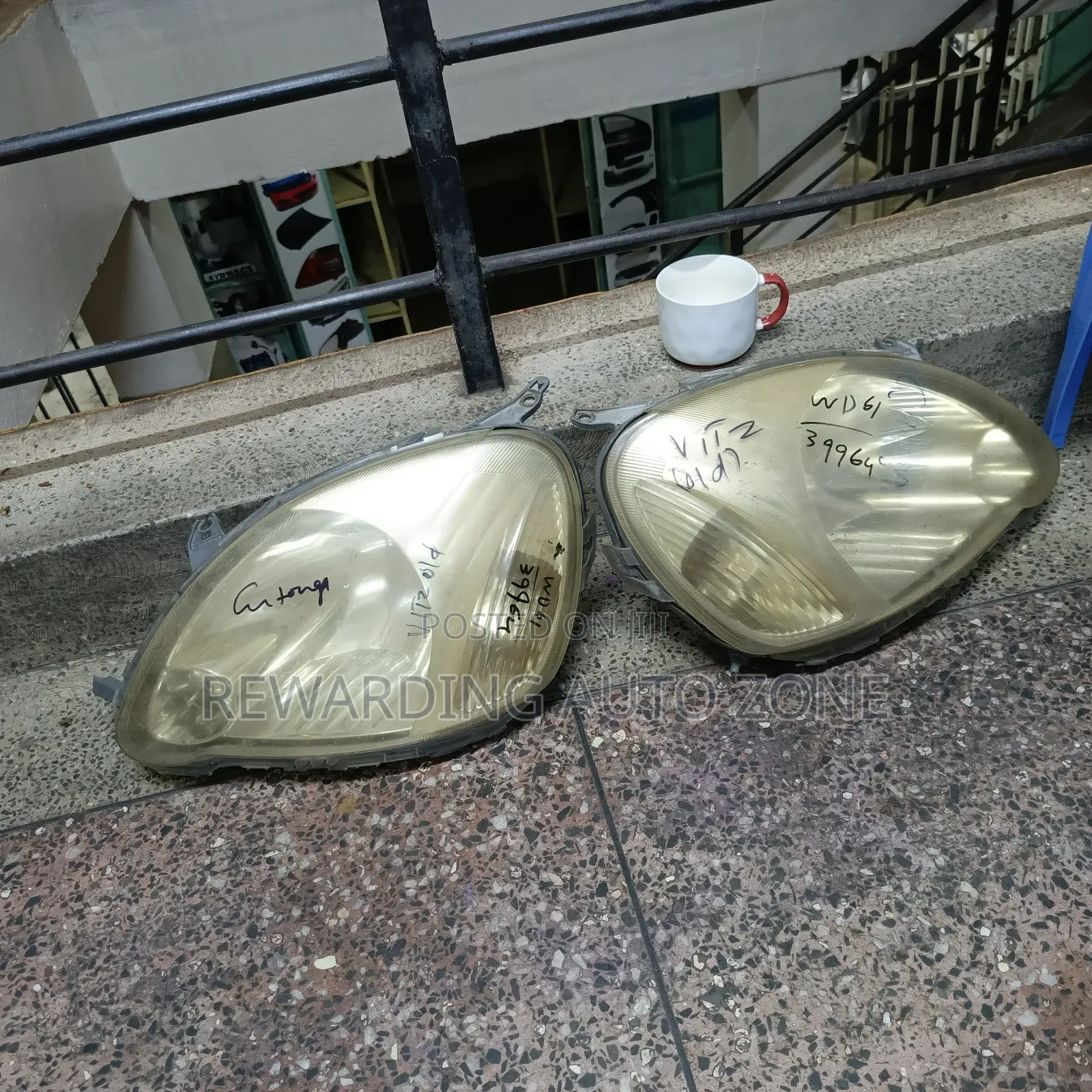 Vitz Jiwela Old Teardrops Headlights.