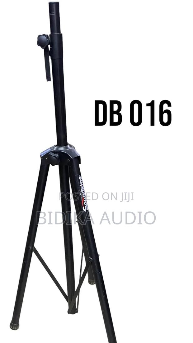 Db 016 Sounding Speaker Stands