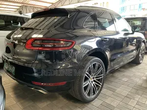 Porsche Macan Turbo 2016 Blue