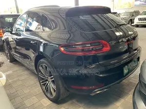 Porsche Macan Turbo 2016 Blue