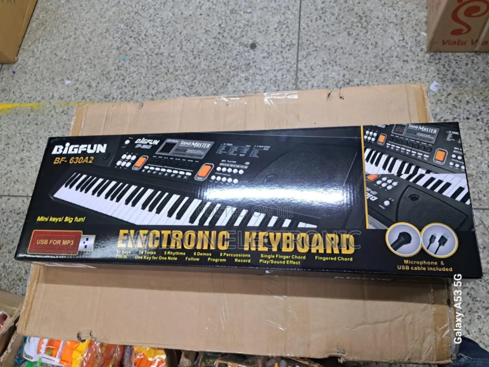 Electronic Keyboard for Kids. 61 Keys With Microphone