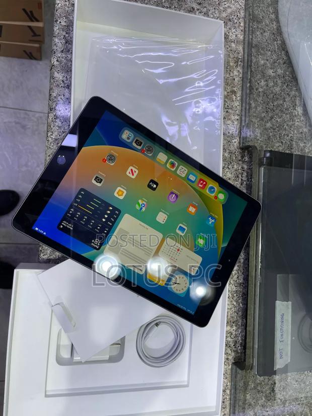 New Apple iPad 10.2 (2021) 32 GB Gray - thumbnail 2