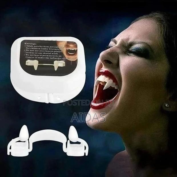 Halloween Retractable Vampire Fangs - main view