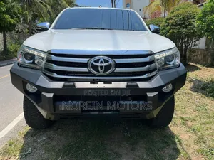 Toyota Hilux 2018 Pearl