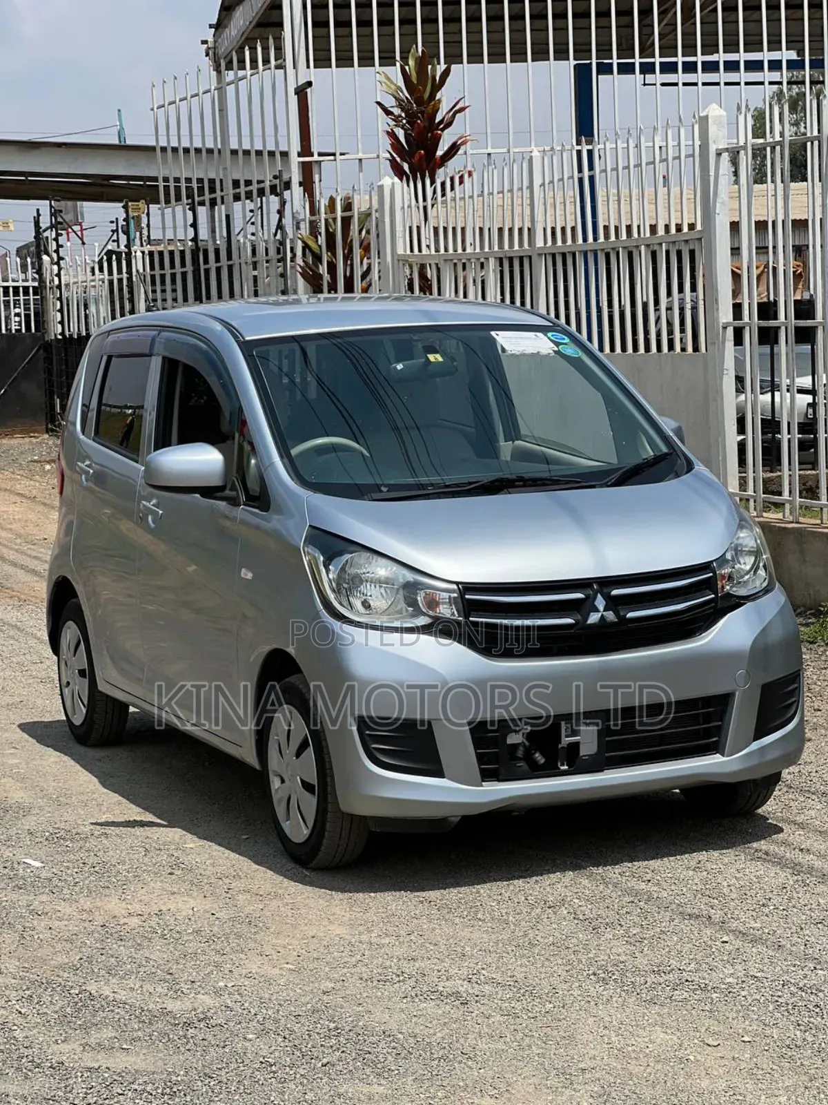 Mitsubishi EK Wagon 660 FWD 2017 Silver