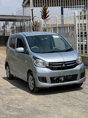 Mitsubishi EK Wagon 660 FWD 2017 Silver