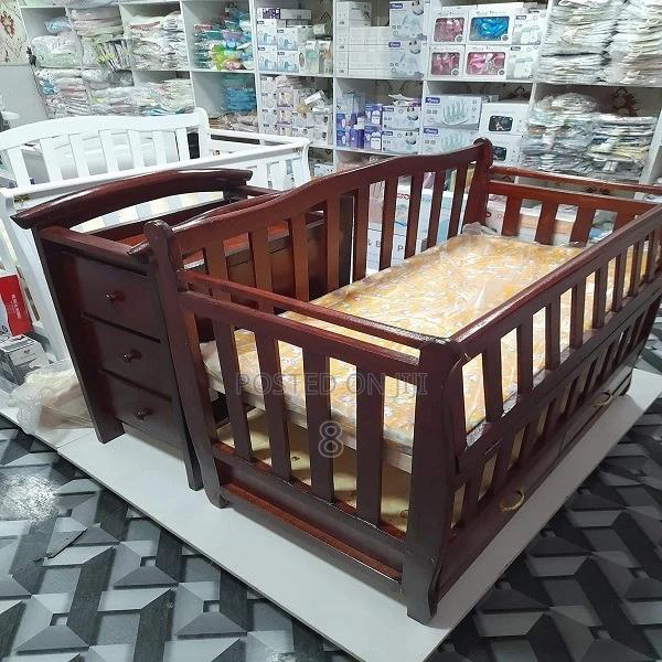 Compact Wooden Baby Crib – Space-Saving Stylish
