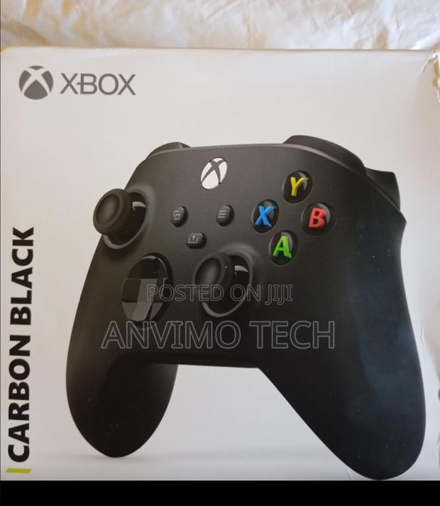Xbox Core Wireless Gaming Controller – Carbon Black - thumbnail 4