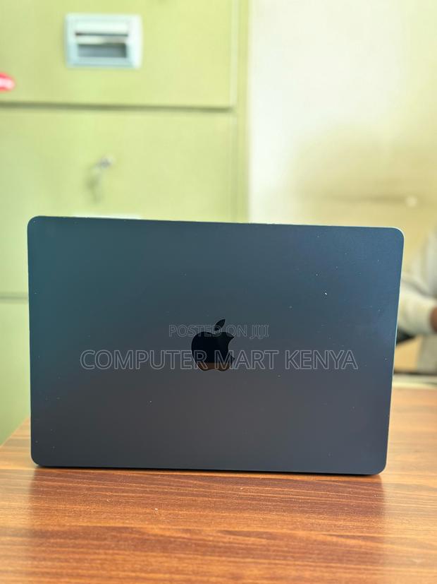 Laptop Apple MacBook Air 2022 M2 8GB Apple M2 SSD 256GB