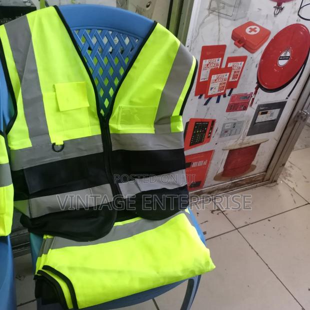 Reflector**Safety Reflector**//Reflector**Safety Reflector** - main view