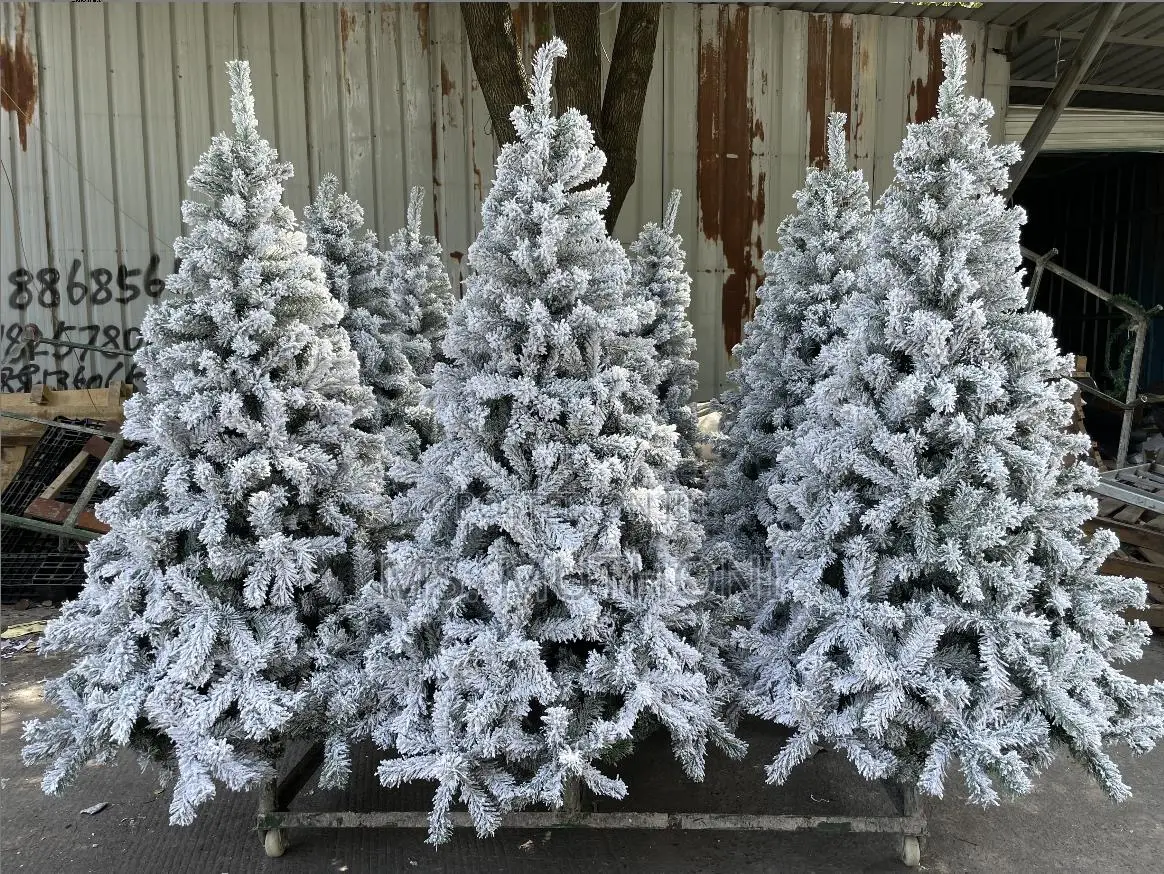 HO ! Ho ! Snow Flocked Christmas Tree