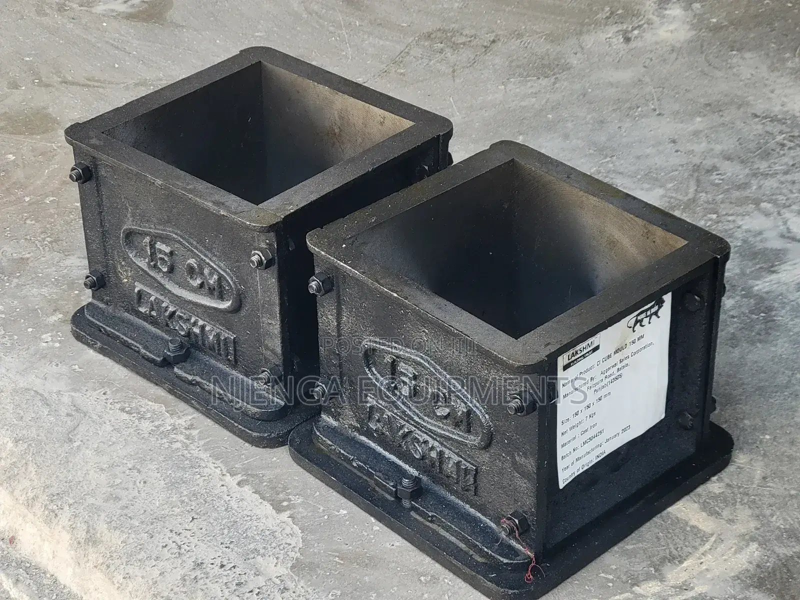 15cm Black Cast Iron Cube Moulds