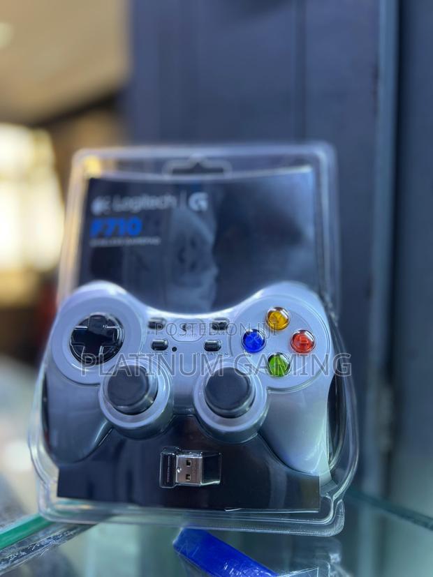 G F710 Wireless Gamepad, 2.4 GHZ Wireless With USB Receiver - main view