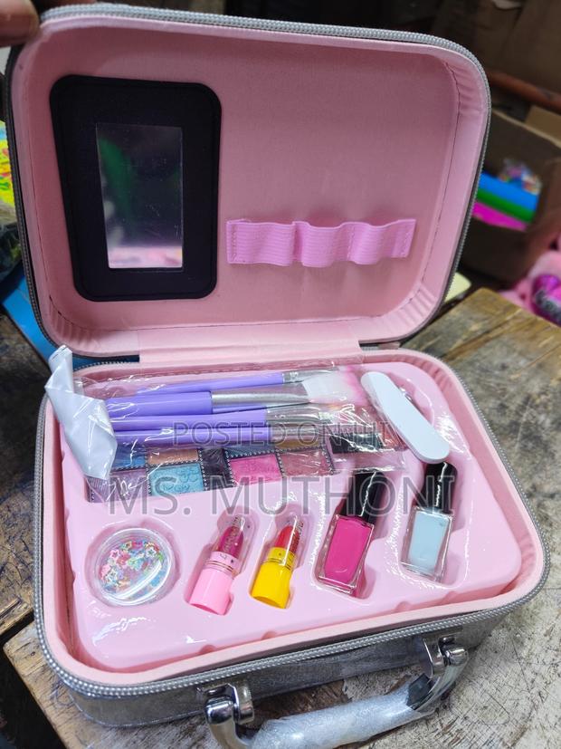Kids Non-Toxic Make Up Kit - thumbnail 2