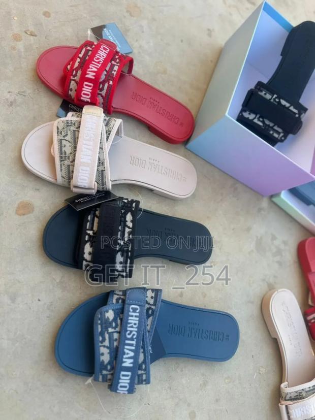 Sandal Restocked Size 37 42 - thumbnail 2