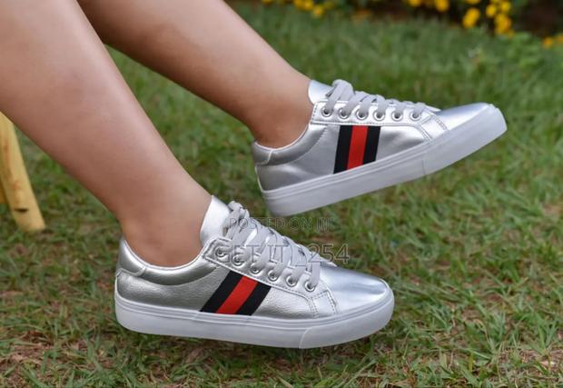 ! Restocked Classic Women Sneaker Sizes 37-41 - thumbnail 2