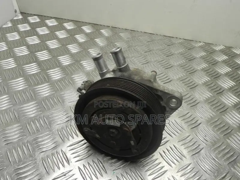 Toyota 1KZ Water Pump for Prado, Hilux Surf, Hilux, Hiace.