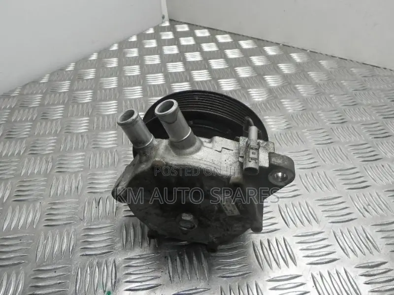 Toyota 1KZ Water Pump for Prado, Hilux Surf, Hilux, Hiace.
