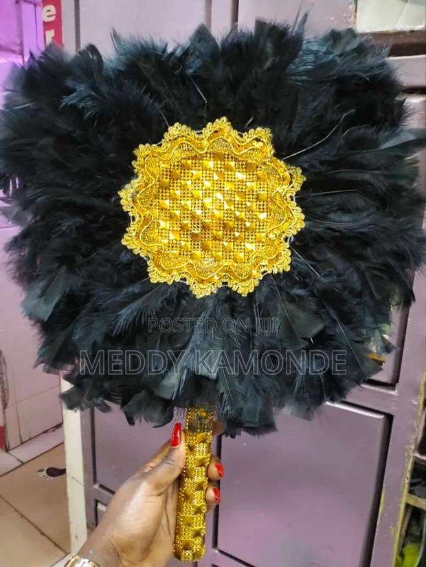 Classy Feather Fans - thumbnail 3