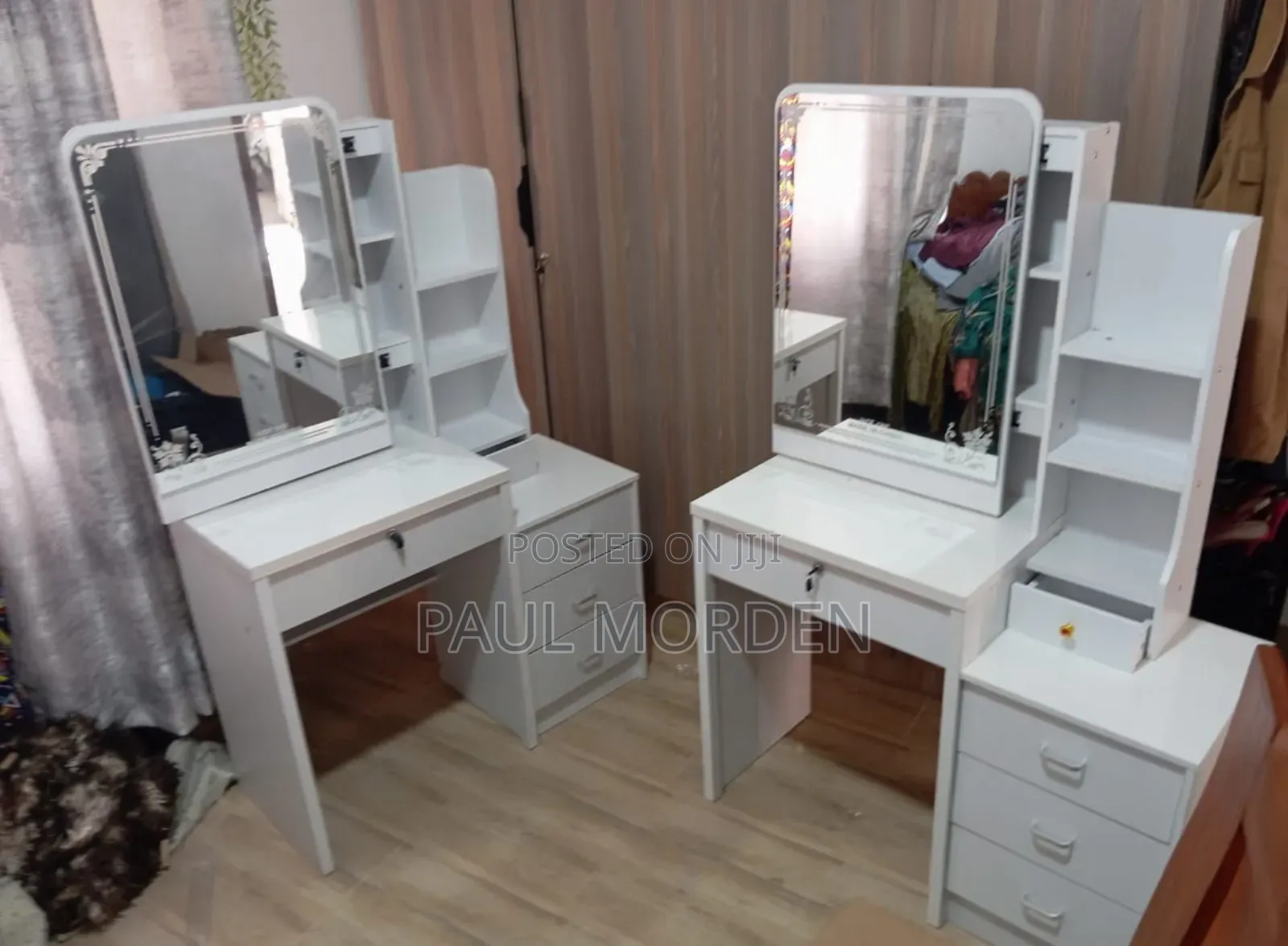 Dressing Table Dressing Table With the Stools