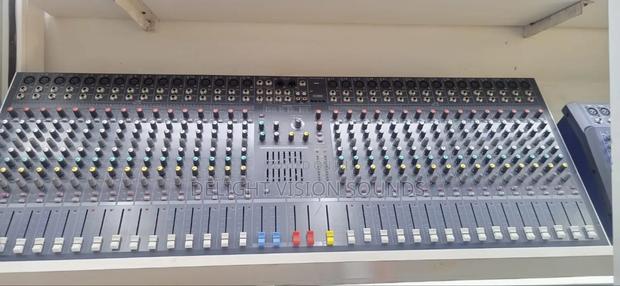 Soundcraft SMX-3200 High Quality Mixer - main view