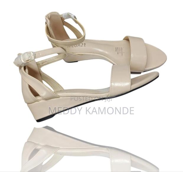 Stylish White Open Shoes - thumbnail 2