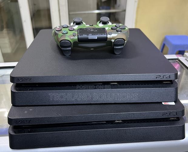 Chippped Playstation 4 Slim - main view