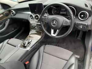 Mercedes-Benz C200 2018 Blue
