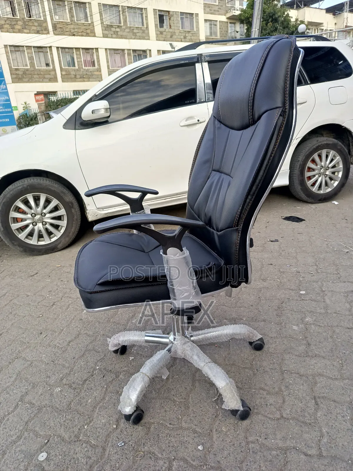 Reclining Executive Office Chair.