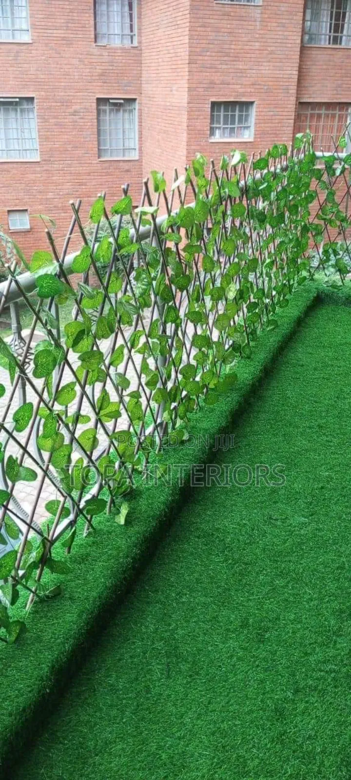 Extensible Artificial Balcony Privacy Fence and Grass Carpet