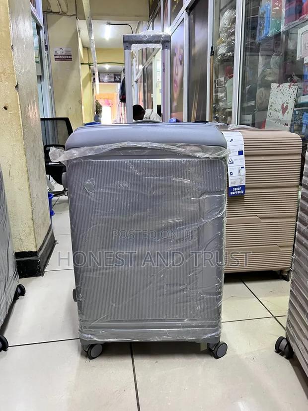 Unbreakable Rubber Suitcase Large - thumbnail 2