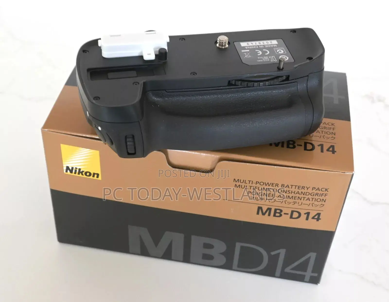 Genuine Nikon MB-D14 Multi Battery Power Pack for D600, D610